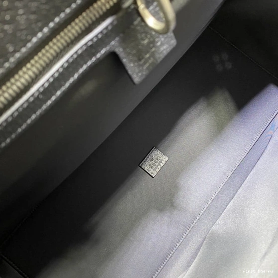 First bag ru bag Off Grid The GUCCI tote 0805